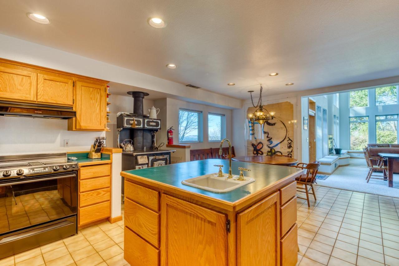 Forest Ridge Retreat Coos Bay Extérieur photo